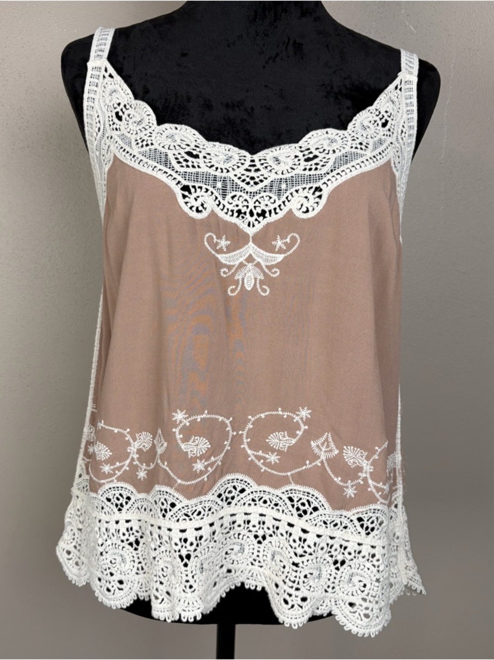 Democracy Boho Lace Embroidered Rayon Camisole Tank Top Tan Neutral Summer Sz S - Picture 2 of 11